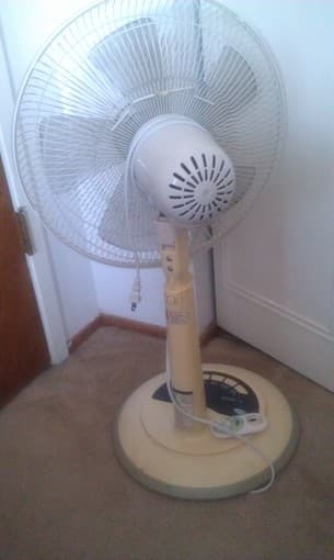 Livart Desk Top Oscillating Fan W/ Remote Control $8 2