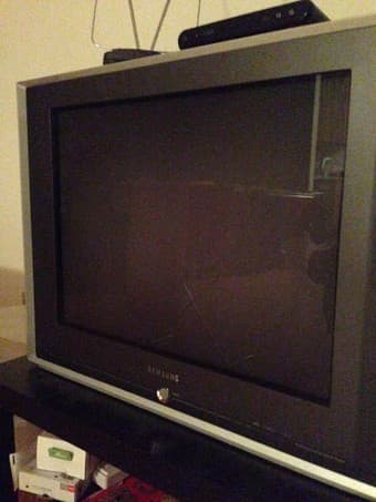 32' Flat Screen Samsumg TV, $40 1