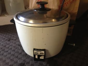Big rice cooker for sale $5 1