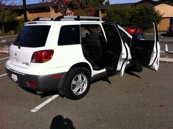 Mitsubishi Outlander 2003 - $5400 (OBO) 2