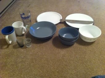 plates, bowls, cups/mugs 1