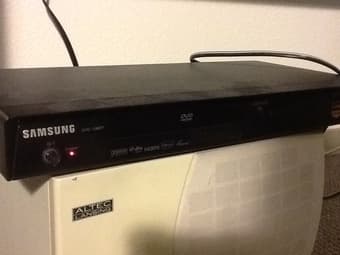 32" TV + DVD Player 3