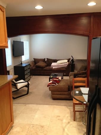 please READ! spacious room in redwood city, close to el camino 101 280 3