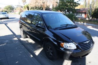 FOR SALE 2006 Chrysler Town & Country 3