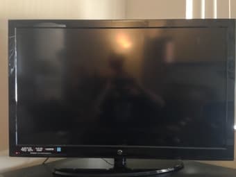 46" LCD HDTV w/ HDMI ports 1