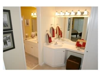 2 bdr/1bath in Oak Creek to share $1700 2