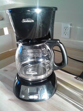 Sunbeam 12 cup coffee maker with paper filters $8 1