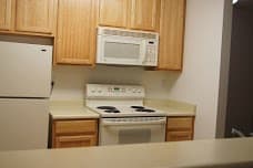 Spacious two bedrooms/one bathroom apartment with furniture for rent 2