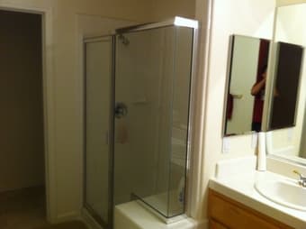 Large bedroom with private bath 22 March to 04 April 600$ 3