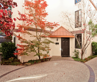 Penthouse Condo with Hotel Amenities 3