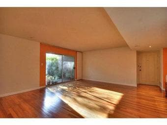 Looking for 2 roommates to share great 3BR2BA apt close to SU campus 3