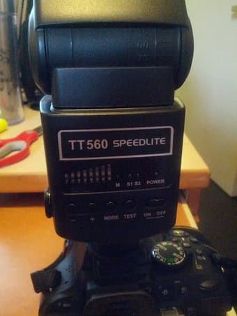 Nikon 18-55mm lens + Neewer manual flash 3
