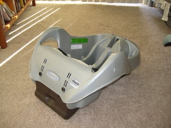 Infant Car Seat - Graco Snugride Classic Connect - Little Hoot $55 3