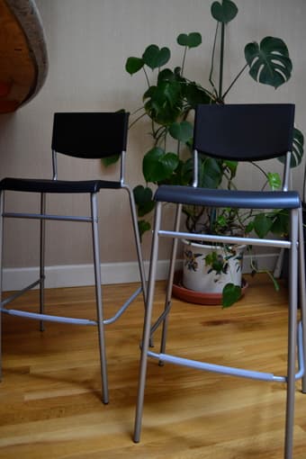 Bar stools and coffee table for sale 1