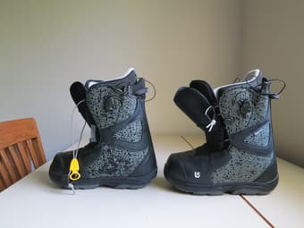 Women's Burton Snowboard boots size 7 - $60 1