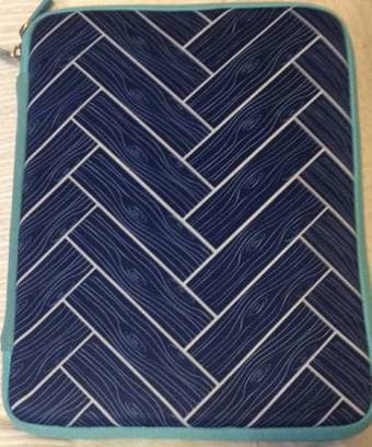 Ipad Cover- nice and slick- MacBeth Collection - $25 1