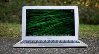 MacBook Air 11-inch, 256GB flash, 4GB RAM 1