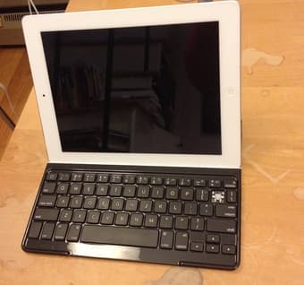 iPad2 3G w/ keyboard - $325 obo 2