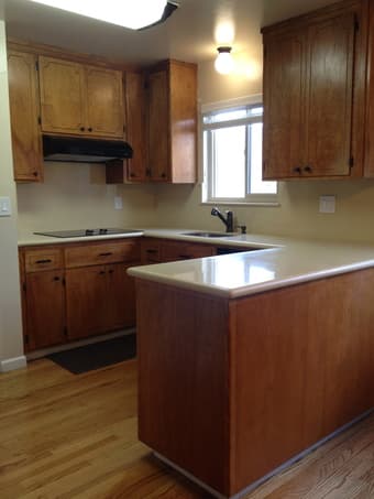 ** 2BR/1.5Ba 1200sqft $2400/mo Redwood City avail 30 Mar ** 2