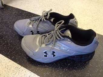 Men sport shoes USA size 9.5 1