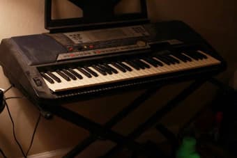 Yamaha PSR synthesizer and stand - $175 1