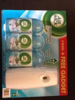 THREE AIR WICK FRESHMATIC AUTO SPRAY REFILS AND DEVICE $15 1