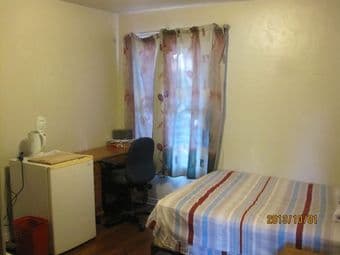 Furnished room available from now with good price ($580)Menlo Park 3
