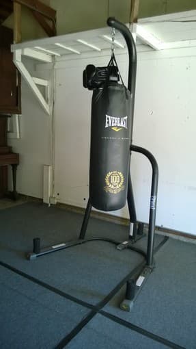 [moving] Everlast boxing heavy bag (80lbs) with stand 100$ only 1