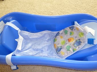 Baby stuff: bathtub, food mill and doll nursery set 2