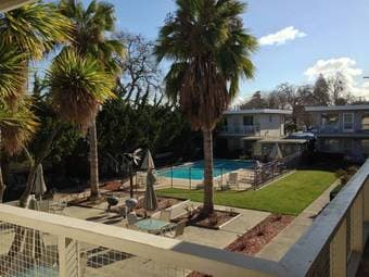$2195/1br - 715ft², charming gated garden, 15min biking to MainQuad 1