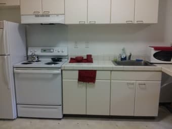 Studio sublet in EV 4 from June 9 to early September. 3