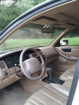 1995 Toyota Avalon ($2,300) 2