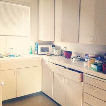 A bedroom in Escondido Village : 790 a month 1