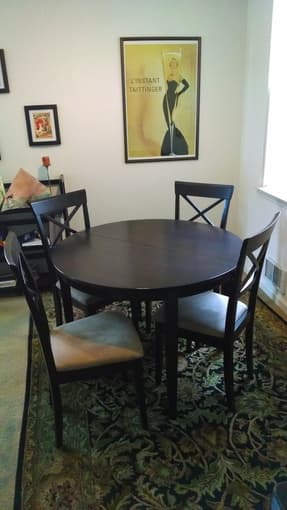 Dining set: round/oval table & 6 matching chairs - like new 1
