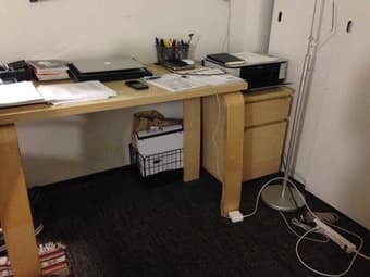 DESK WITH DRAWER UNIT ON CASTERS AND CHAIR 2