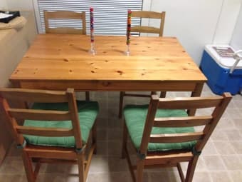 DINING TABLE WITH 4 SEATS 2