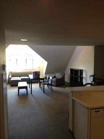 2 Bedroom / 2 Bathroom DISCOUNTED Munger Apartment 3