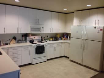Furnished Room in a Munger 4BR Suite (Male) 2