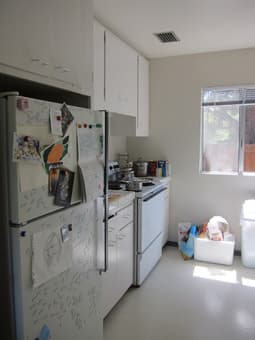 EV low-rise 1 room sublet (2br/1 bath) mid-June to mid-Sept ~$1050mo 3