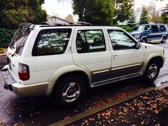 1999 QX4 Infiniti SUV - great condition! White 2