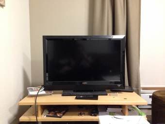 Vizio E321VL 32-Inch 720p LCD HDTV 1