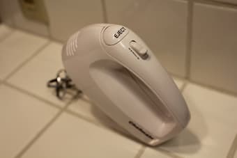 5 Speed Electric Hand Mixer $5 2