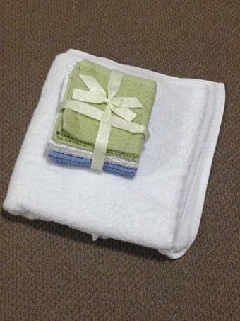 1 bath towel and 6 washcloths - $5 for all 1