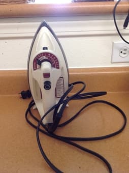 Black and Decker steam and dry iron $5 1