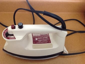 Black and Decker steam and dry iron $5 2