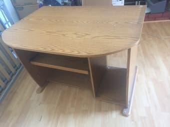 DESK AVAILABLE FOR $25 OBO - DELIVERY AVAILABLE FOR NEXT 24 HOURS 2