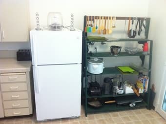 ~$760/m, Summer sublet , Renovated EV lowrise. Well outfitted kitchen. 2
