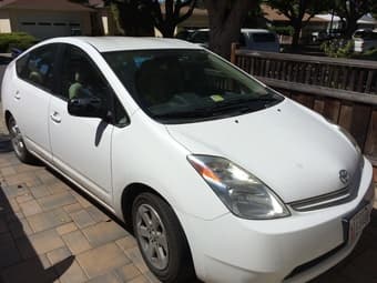 2005 White Toyota Prius - ONLY 56k miles - $9,000 1