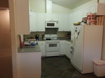 Large Bedroom in Spacious Apt - 950/mo 1