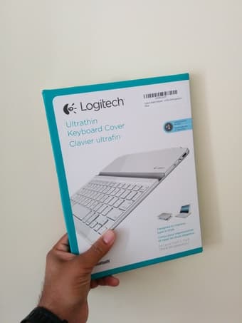 Brand New White Logitech Ultrathin Keyboard Cover for iPad 2/3 - $40 1